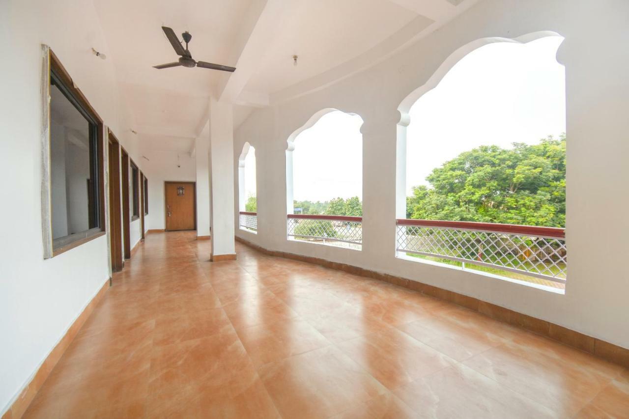 Oyo 47464 Hotel The Country Club Bilāspur 外观 照片