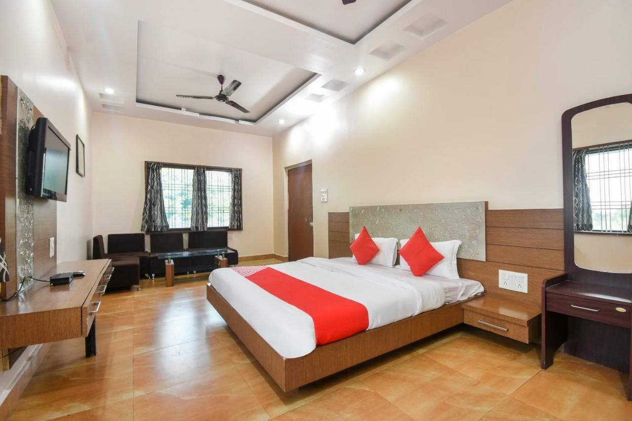 Oyo 47464 Hotel The Country Club Bilāspur 外观 照片