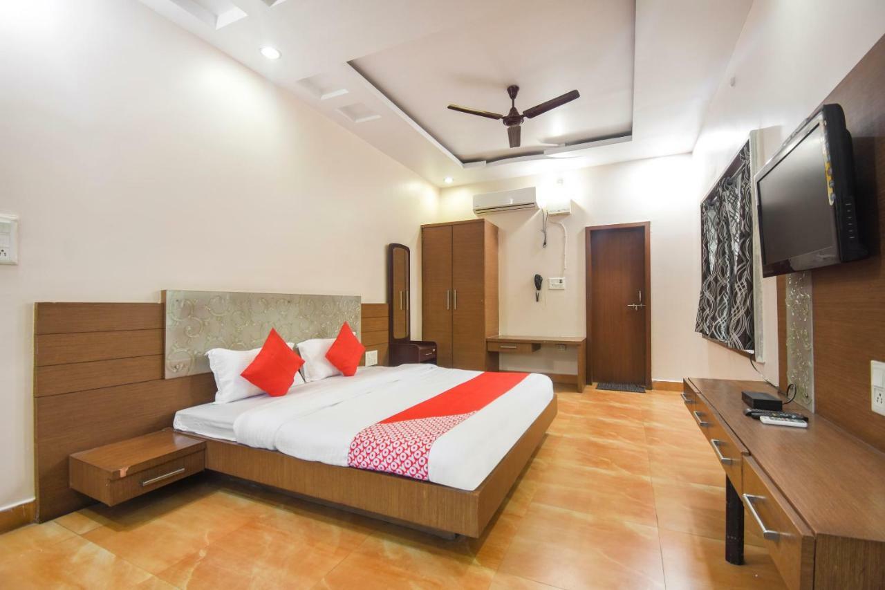 Oyo 47464 Hotel The Country Club Bilāspur 外观 照片